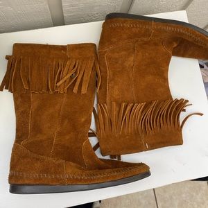 🍁MINNETONKA brown moccasin boots, size 10